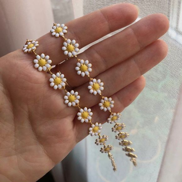 White Daisy Enamel Chain Choker Necklace - Picture 11 of 12